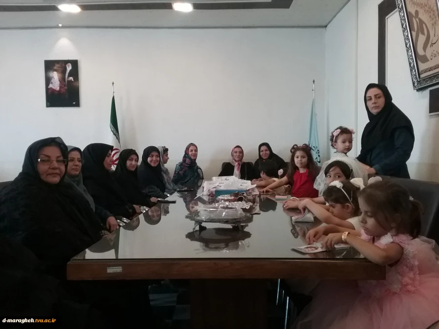 مراسم جشن و سرور و مولودی خوانی به مناسبت گرامیداشت ولادت حضرت معصومه(س) 

 2