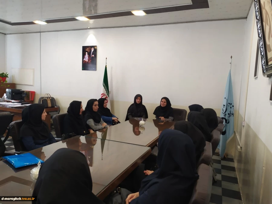 جلسه سرپرست آموزشکده با اساتید گروه معماری 3