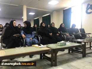 جلسه توجیهی دانشجویان جدیدالورود با حضور سرپرست آموزشکده و معاونت آموزشی مرکز به همراه تصاویر و گزارش 3
