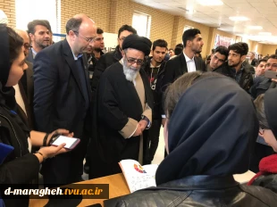 بازدید نماینده محترم ولی فقیه استان و امام جمعه محبوب حضرت حجت الاسلام والمسلمین حاج آقا آل هاشم و ریاست محترم دانشگاه فنی و حرفه ای استان از غرفه آموزشکده دختران مراغه  3