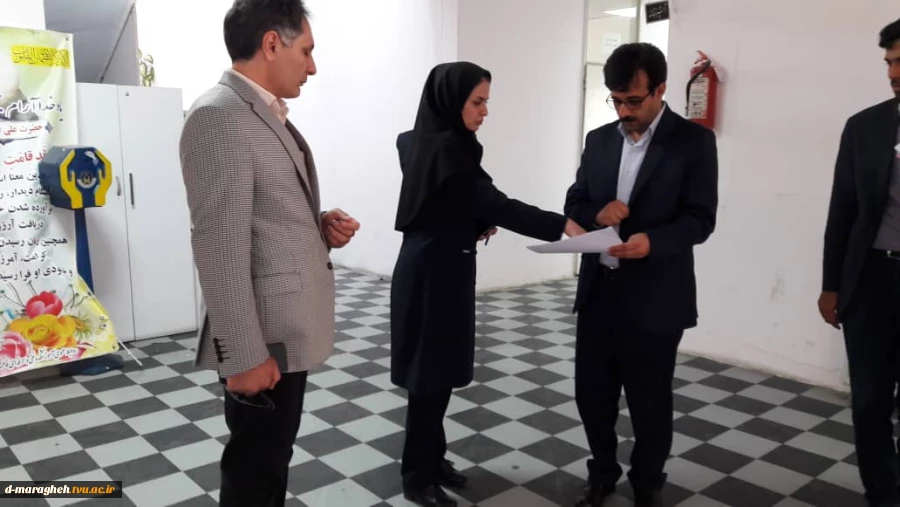 دیدار ریاست محترم آموزشکده فنی و حرفه ای دختران مراغه  سرکار خانم دکتر خبازی با جناب آقای دکتر زارع ریاست محترم اداره محیط زیست شهرستان مراغه و همچنین خیر و مدیر عامل شرکت آر.سی.کا به عنوان موسس خوابگاه دانشجویی در سطح کشور ، در خصوص احداث خوابگاه در داخل
