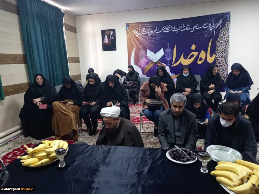 مراسم زیارت عاشورا به مناسبت شهادت حضرت فاطمه زهرا(س) در نمازخانه آموزشکده فنی دختران مراغه  2
