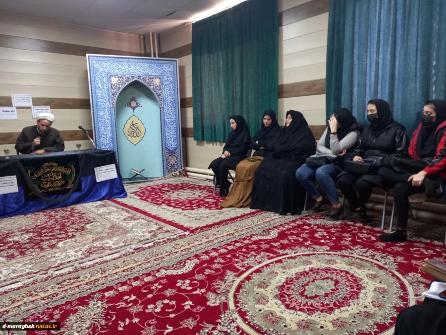 مراسم زیارت عاشورا به مناسبت شهادت حضرت فاطمه زهرا(س) در نمازخانه آموزشکده فنی دختران مراغه  3