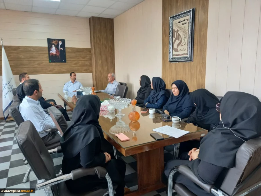 برگزاری جلسه هماهنگی بین واحد آموزش و اساتید محترم سرگروه های آموزشی در آموزشکده فنی دختران مراغه

 2