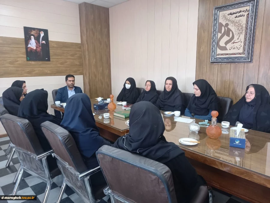 مراسم گرامیداشت مقام زن و مادر از بانوان همکار آموزشکده  3