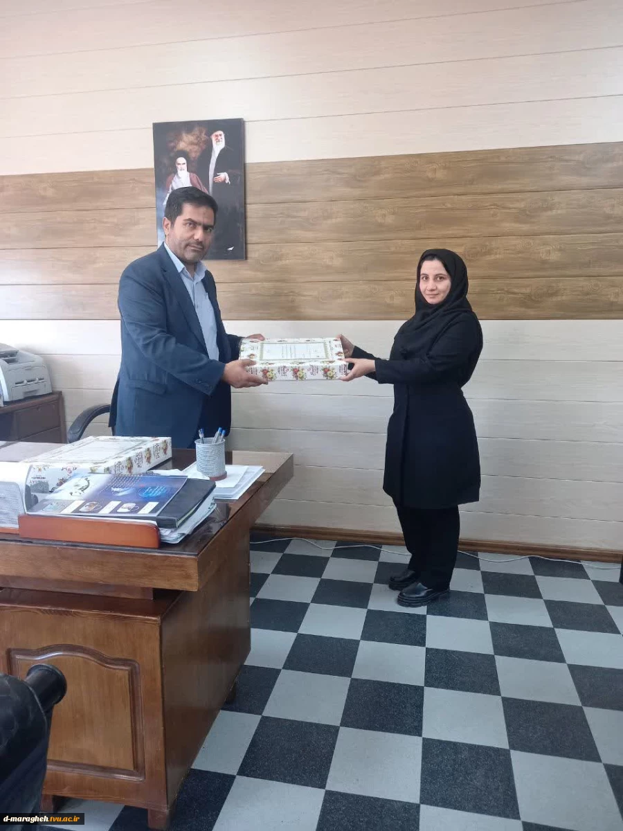 مراسم گرامیداشت مقام زن و مادر از بانوان همکار آموزشکده  6