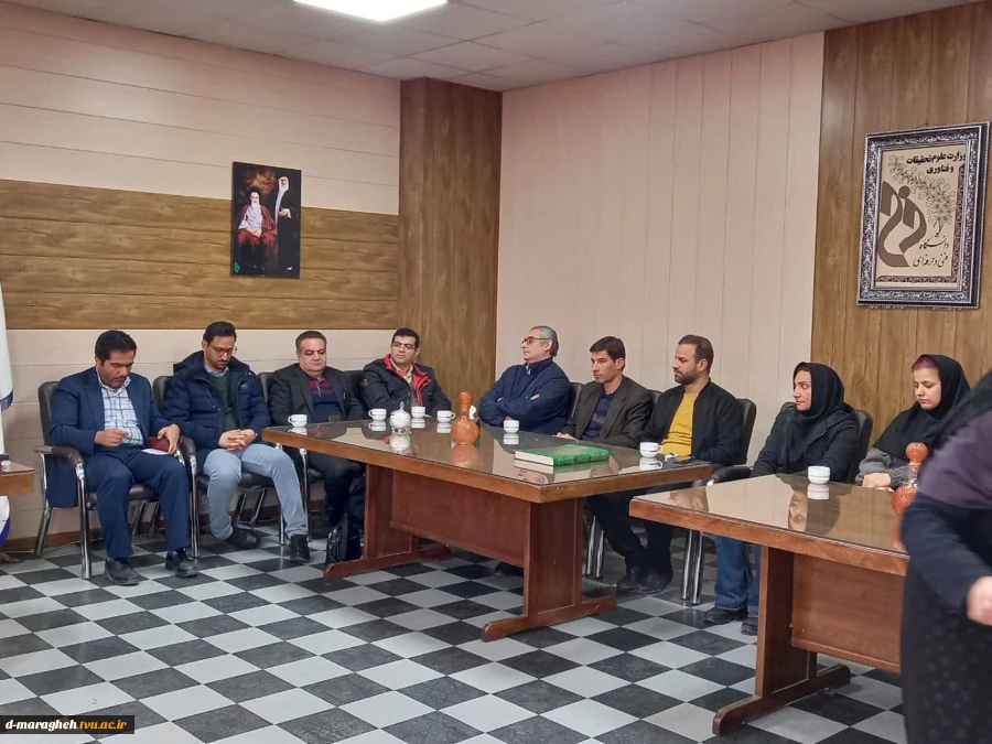 جلسه هم اندیشی اساتید مدعوی گروههای رشته حسابداری، معماری و تربیت کودک  با سرپرست آموزشکده  3