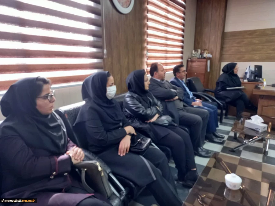 جلسه هم اندیشی اساتید مدعوی گروههای رشته حسابداری، معماری و تربیت کودک  با سرپرست آموزشکده  4