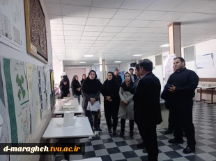 بازدید جناب اقای دکتر ابراهیم احمدی ریاست محترم دانشگاه فنی و حرفه ای استان آذربایجانشرقی از نمایشگاه دستاوردها و توانمندی های اساتید و دانشجویان رشته معماری 3