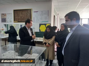 بازدید جناب اقای دکتر ابراهیم احمدی ریاست محترم دانشگاه فنی و حرفه ای استان آذربایجانشرقی از نمایشگاه دستاوردها و توانمندی های اساتید و دانشجویان رشته معماری 4