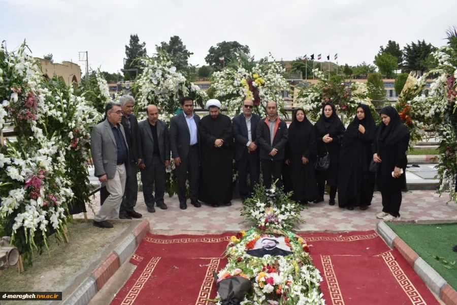 حضور سرپرست آموزشکده های پسران و دختران مراغه و جمعی از همکاران بر مزار مطهر استاندار شهید دکتر مالک رحمتی 2