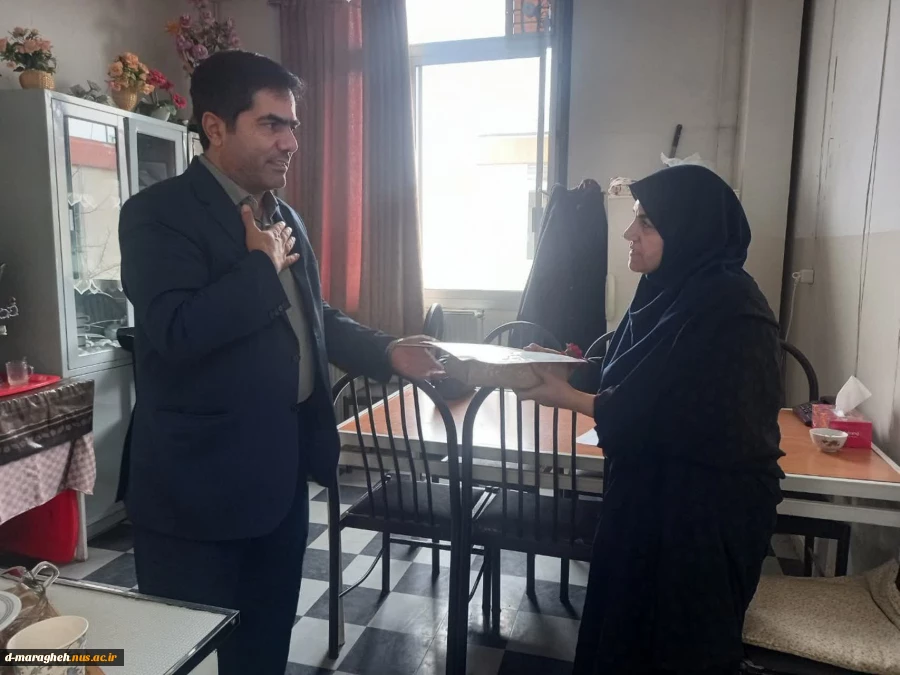 به مناسبت بزرگداشت روز زن و تکریم مقام مادر، از بانوان شاغل در آموزشکده تقدیر شد.  3