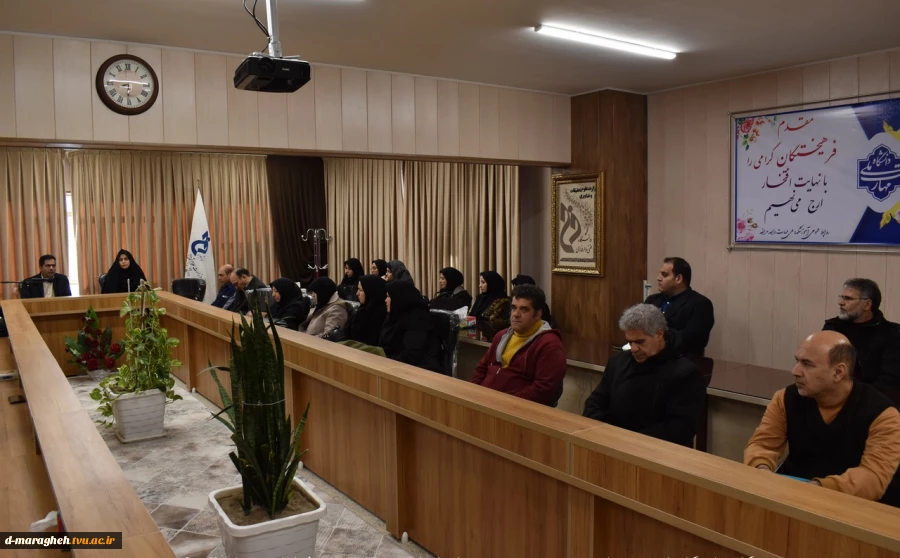 برگزاری مراسم گرامیداشت مبعث پیامبر نور و رحمت حضرت محمد مصطفی ( ص ) با حضور معاونت سیاسی،امنیتی و اجتماعی فرمانداری شهرستان مراغه در آموزشکده 2