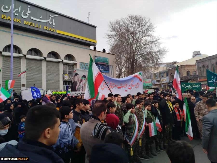 حضور پرشور دانشگاهیان آموزشکده ملی مهارت واحد مراغه در جشن پیروزی انقلاب و راهپیمایی یوم‌الله ۲۲ بهمن 4
