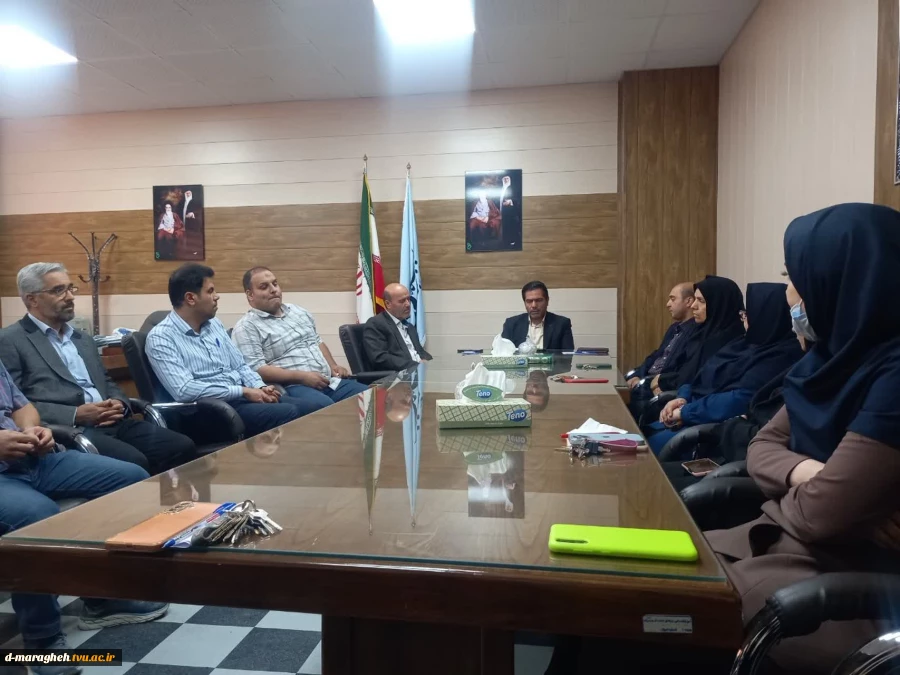 برگزاری جلسه شورای اداری 4