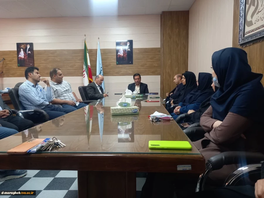 برگزاری جلسه شورای اداری 5