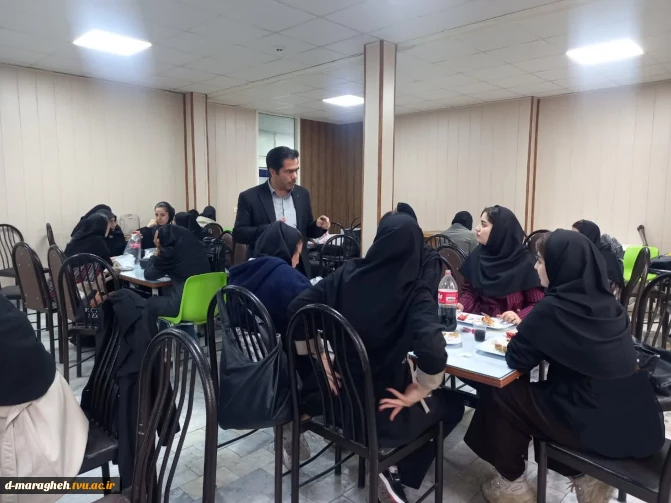 بازدید رییس آموزشکده ملی مهارت دختران مراغه  از سلف سرویس دانشجویی