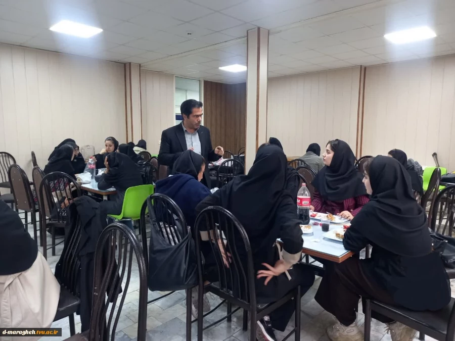 بازدید رییس آموزشکده ملی مهارت دختران مراغه  از سلف سرویس دانشجویی  

 2
