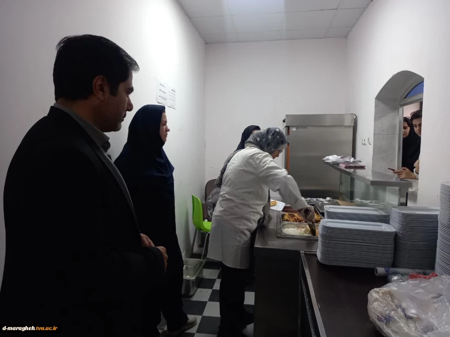بازدید رییس آموزشکده ملی مهارت دختران مراغه  از سلف سرویس دانشجویی  

 2