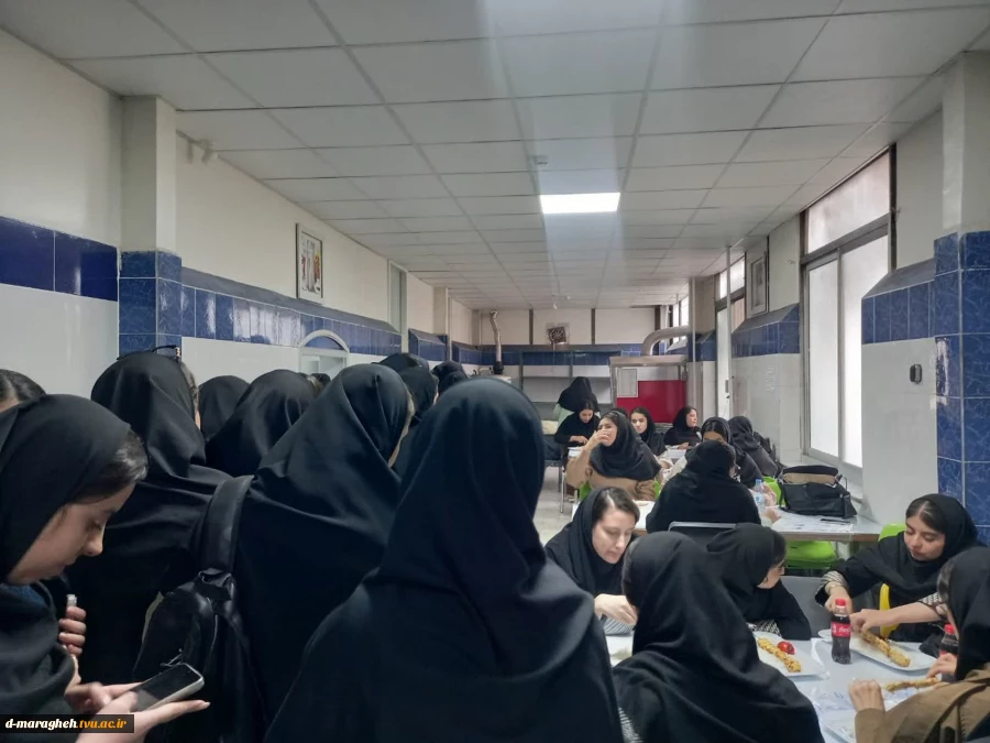 بازدید رییس آموزشکده ملی مهارت دختران مراغه  از سلف سرویس دانشجویی  

 2