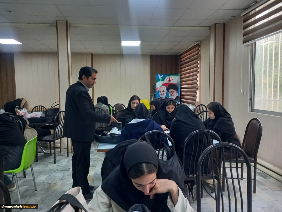 بازدید رییس آموزشکده ملی مهارت دختران مراغه  از سلف سرویس دانشجویی  

 2